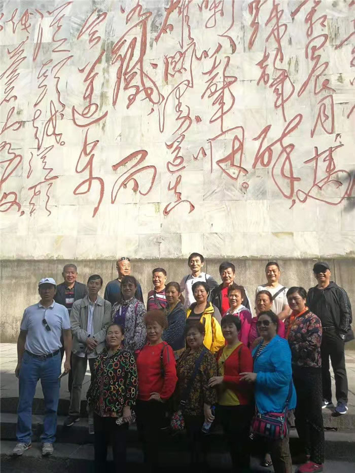 東風基地綿陽老兵重走長征路:參觀貴州婁山關戰斗遺址和遵義會址精彩回放